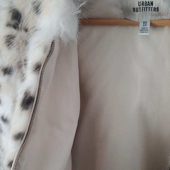 Urban Outfitters White Faux Fur Jacket - Picture 4 of 6